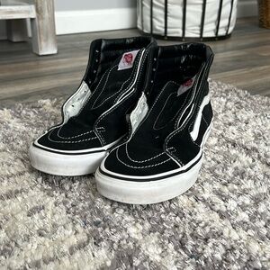 SK8-hi Shoe